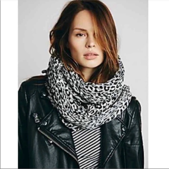 Free People Scarf Oversized Leopard Animal Print - Picture 9 of 9